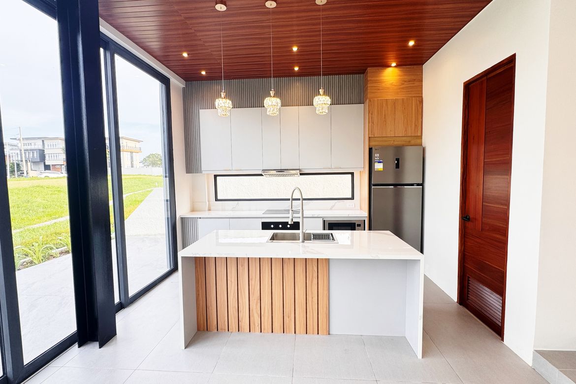 5 Bedroom House for Sale in Canlubang, Calamba, Laguna