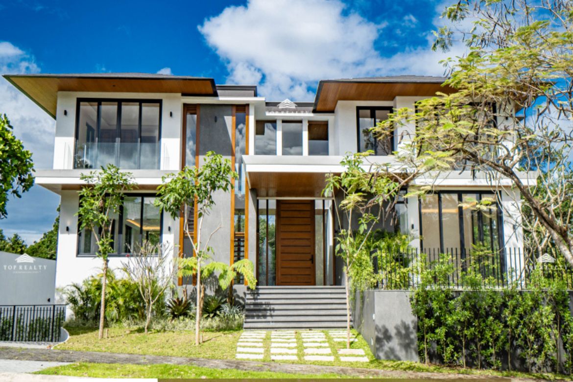 5 Bedroom House for Sale in Canlubang, Calamba, Laguna