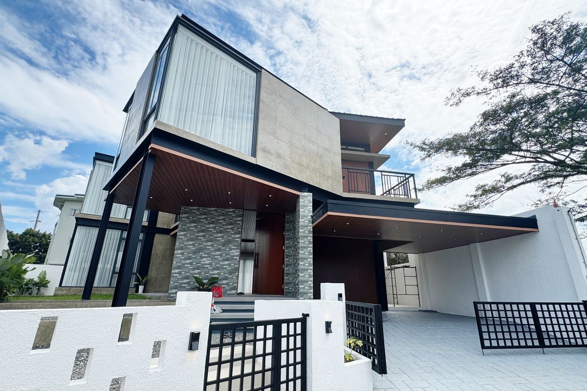 5 Bedroom House for Sale in Canlubang, Calamba, Laguna