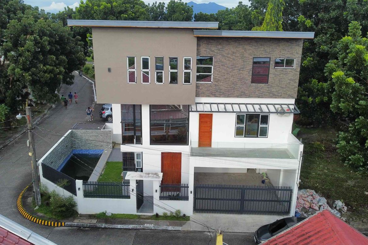 5 Bedroom House for Sale in Capaya, Angeles, Pampanga