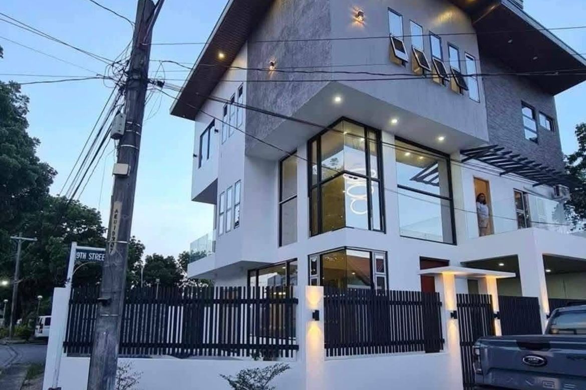 5 Bedroom House for Sale in Capaya, Angeles, Pampanga