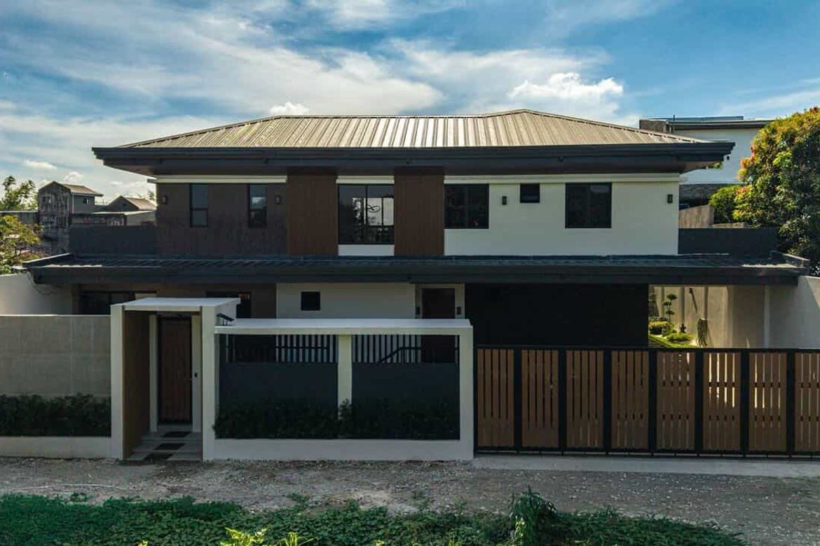5 Bedroom House for Sale in Coloong, Valenzuela, Metro Manila