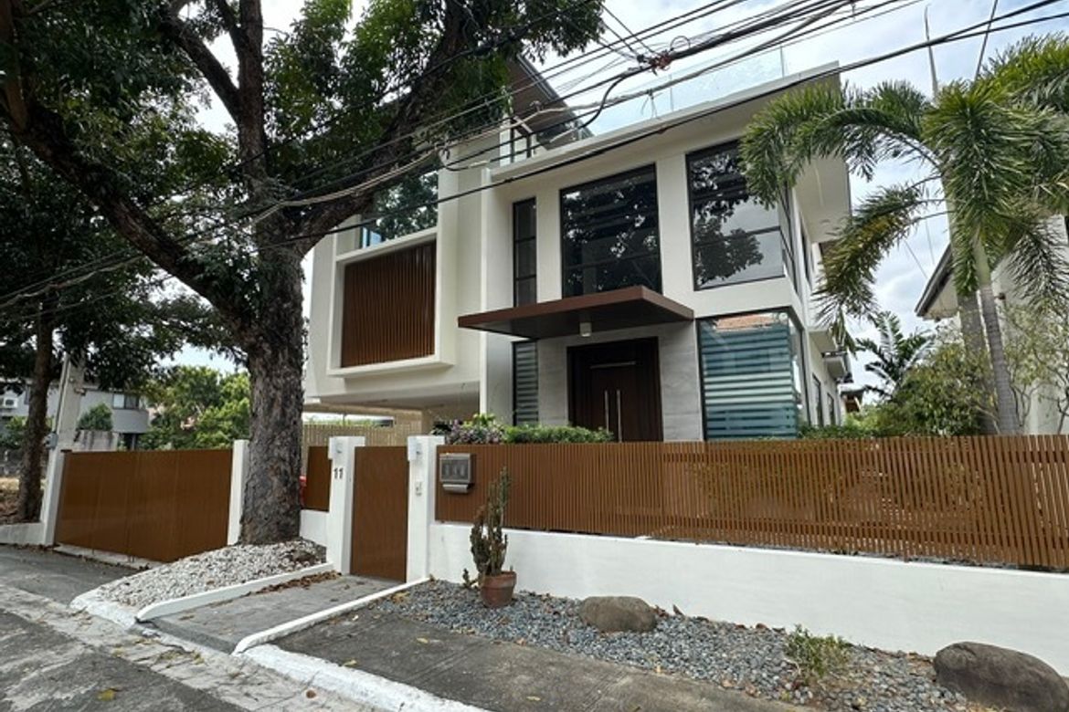 5 Bedroom House for Sale in Cupang, Muntinlupa, Metro Manila