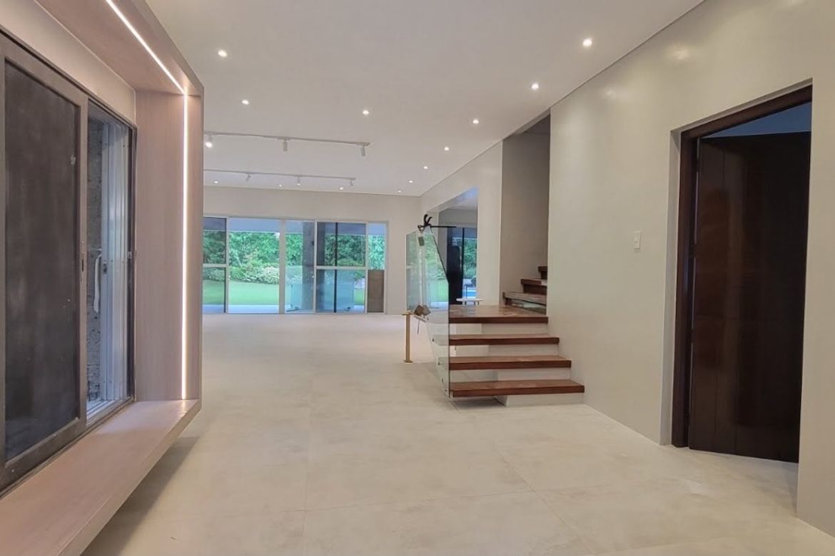 5 Bedroom House for Sale in Dasmariñas North, Makati City near MRT-3 Ayala