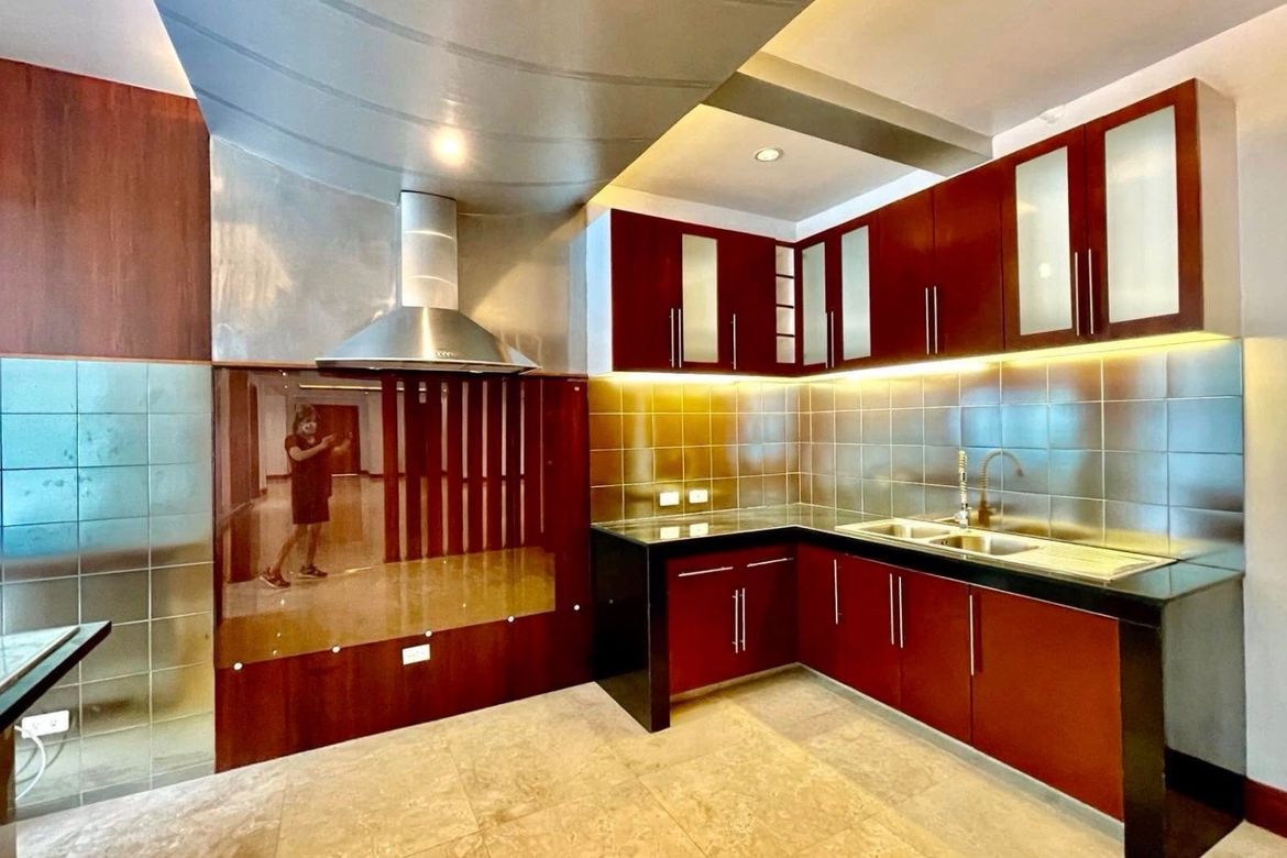 5 Bedroom House for Sale in Dasmariñas North, Makati City near MRT-3 Ayala – photo 7
