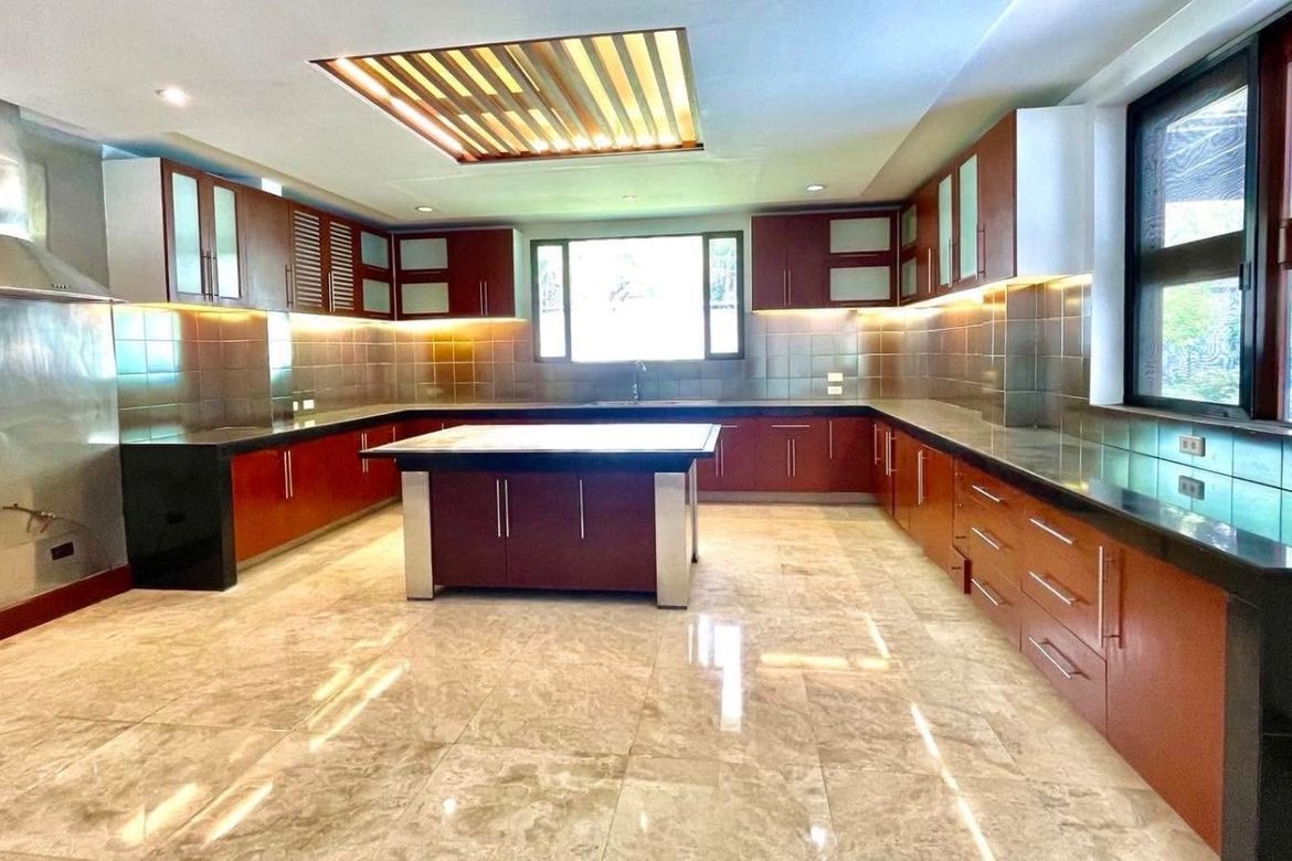 5 Bedroom House for Sale in Dasmariñas North, Makati City near MRT-3 Ayala – photo 8
