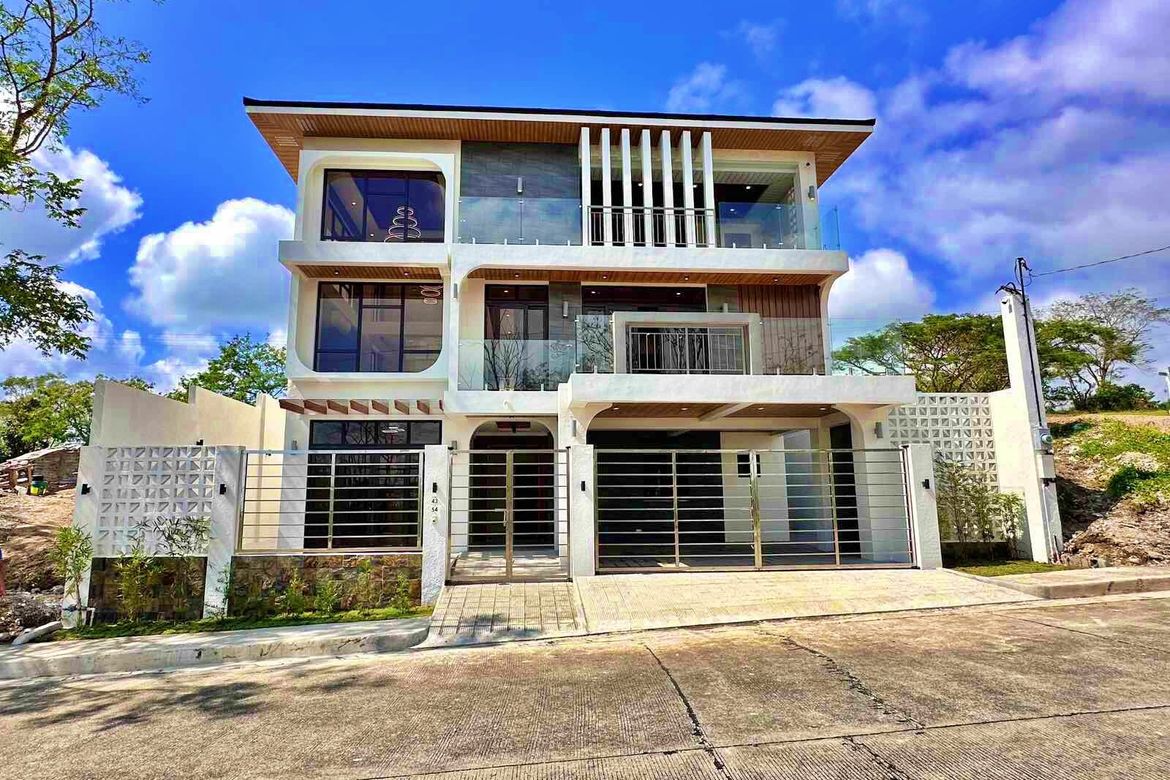 5 Bedroom House for Sale in Dayap Itaas, Laurel, Batangas