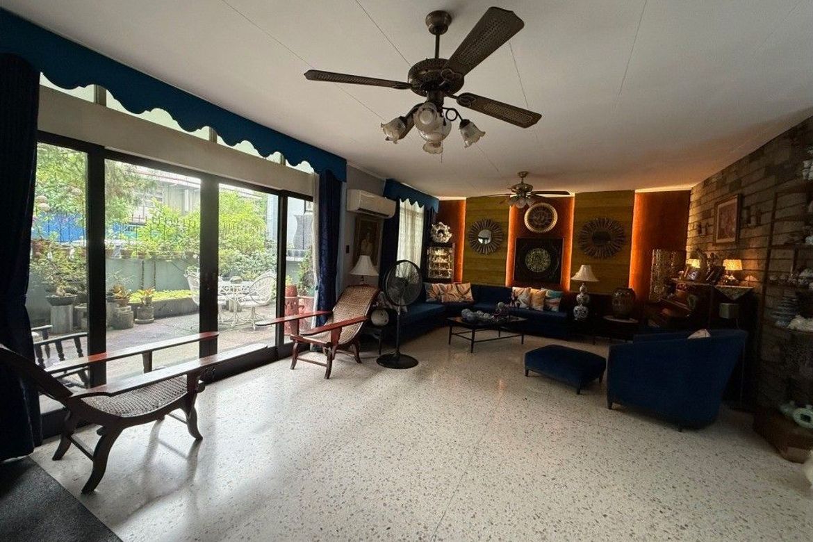 5 Bedroom House for Sale in East Kamias, Quezon City, Metro Manila near LRT-2 Araneta Center-Cubao – photo 4