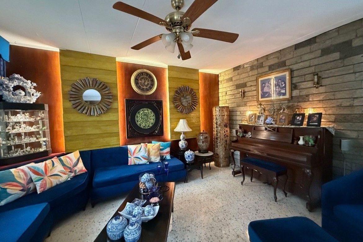 5 Bedroom House for Sale in East Kamias, Quezon City, Metro Manila near LRT-2 Araneta Center-Cubao – photo 5