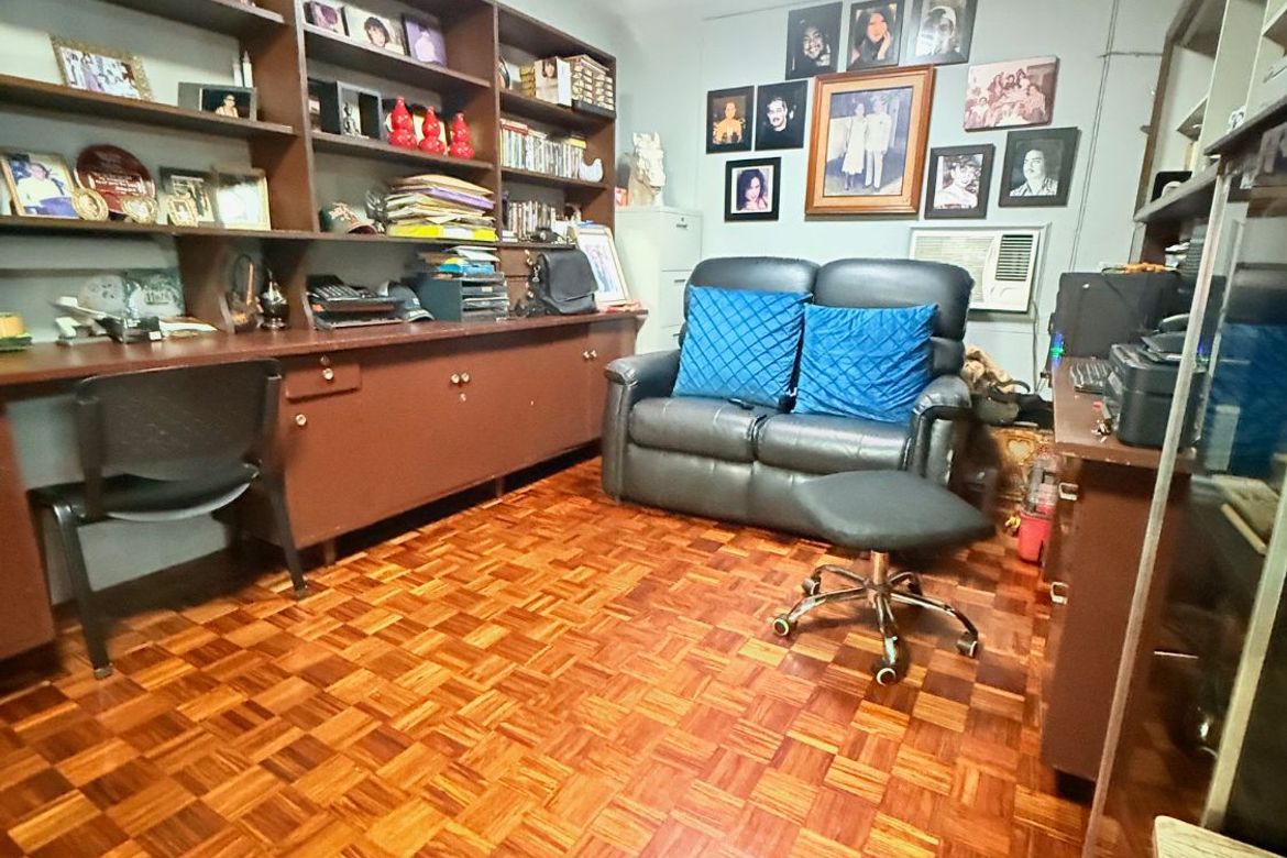 5 Bedroom House for Sale in East Kamias, Quezon City, Metro Manila near LRT-2 Araneta Center-Cubao – photo 7