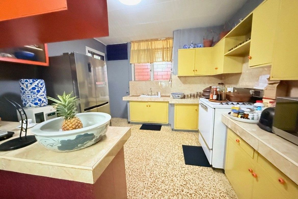 5 Bedroom House for Sale in East Kamias, Quezon City, Metro Manila near LRT-2 Araneta Center-Cubao – photo 8