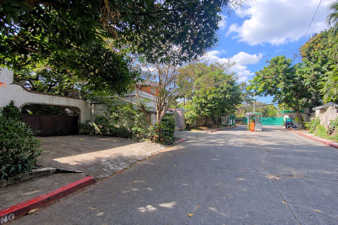 5 Bedroom House for Sale in Greenhills, San Juan, Metro Manila