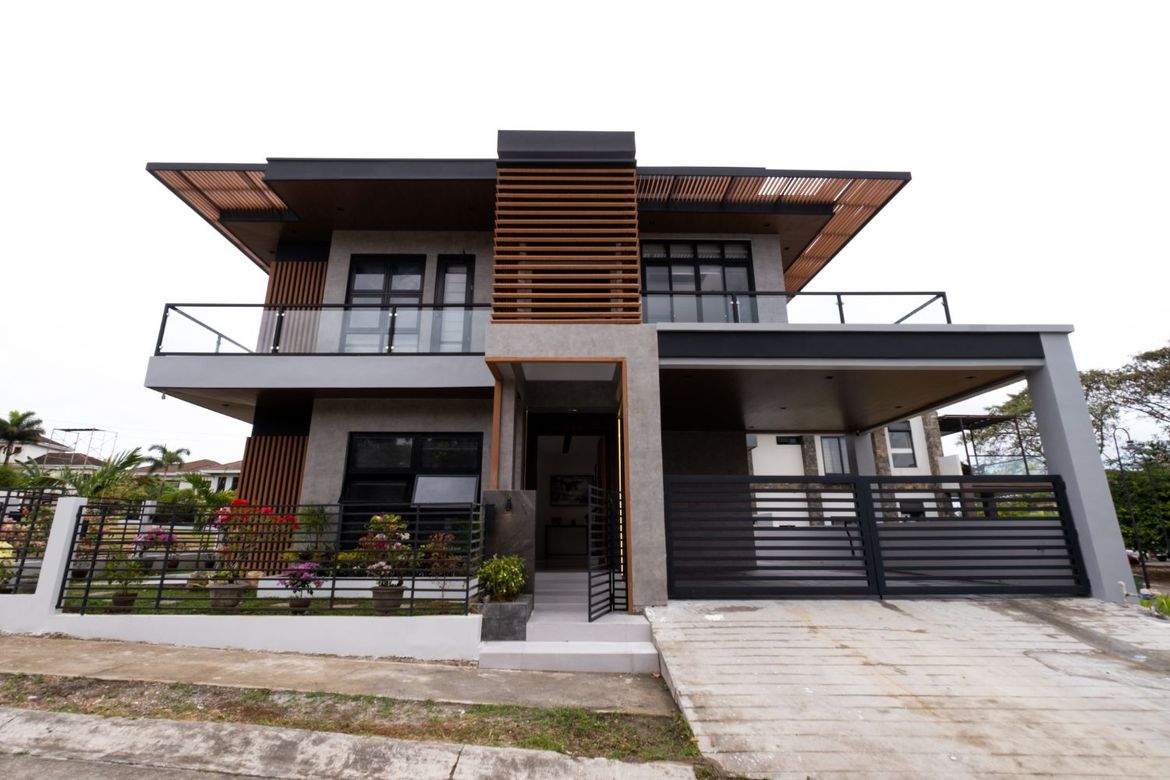 5 Bedroom House for Sale in Inchican, Silang, Cavite