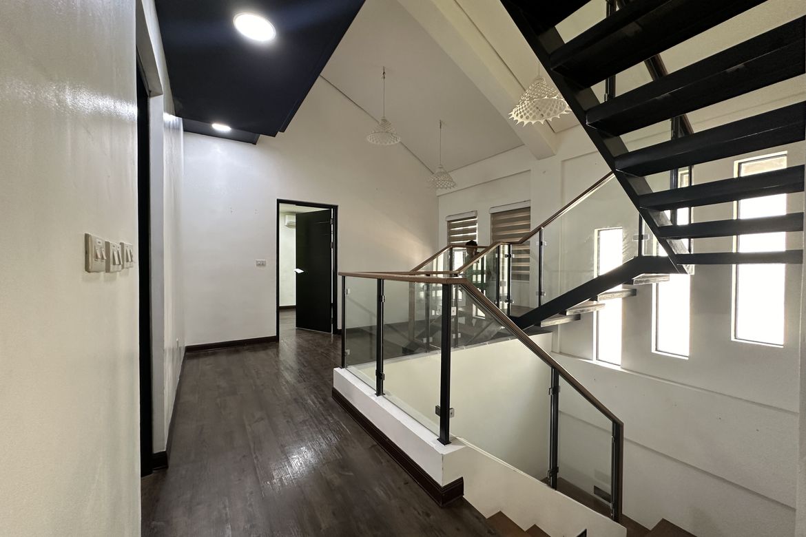 5 Bedroom House for Sale in Industrial Valley, Marikina, Metro Manila near LRT-2 Santolan – photo 3