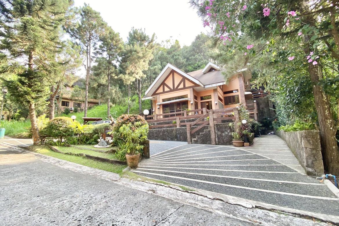 5 Bedroom House for Sale in Iruhin West, Tagaytay, Cavite
