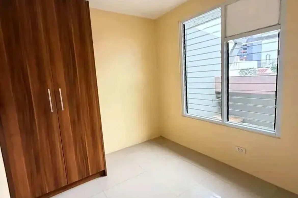 5 Bedroom House for Sale in Kamuning, Quezon City, Metro Manila near MRT-3 Kamuning – photo 8