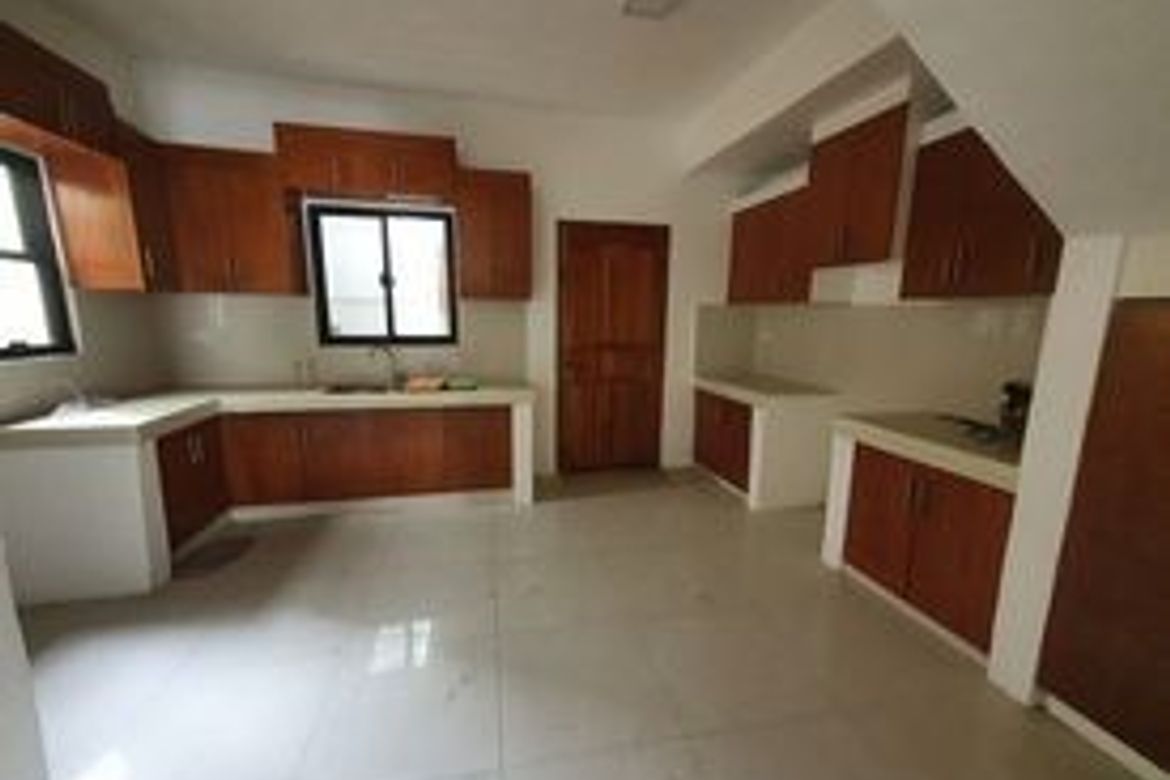 5 Bedroom House for Sale in Kapitolyo, Pasig, Metro Manila
