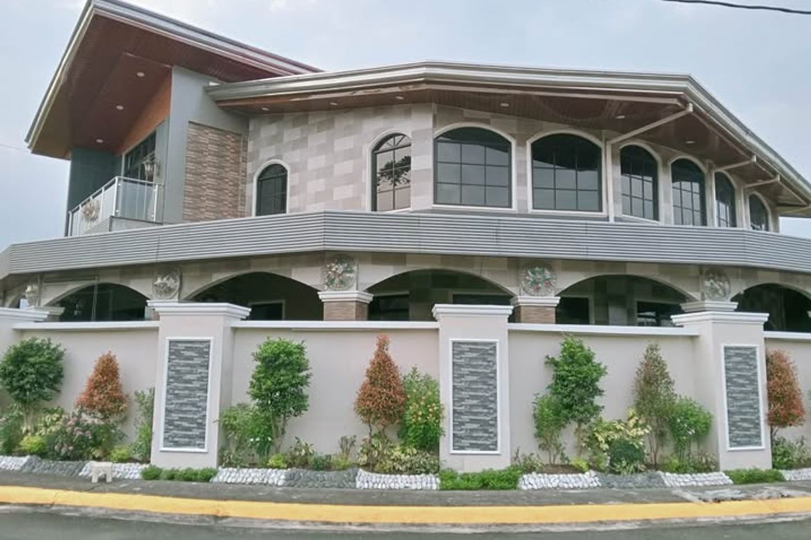 5 Bedroom House for Sale in Kaybagal South, Tagaytay, Cavite