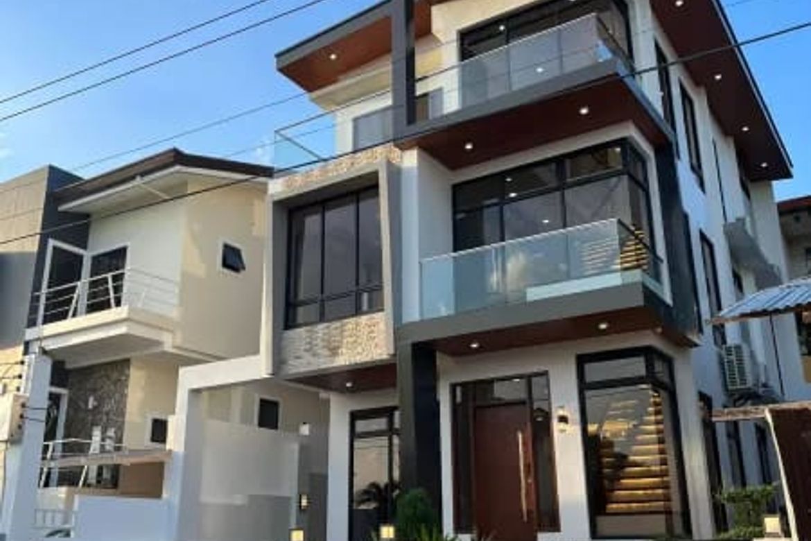 5 Bedroom House for Sale in Lagtang, Talisay, Cebu