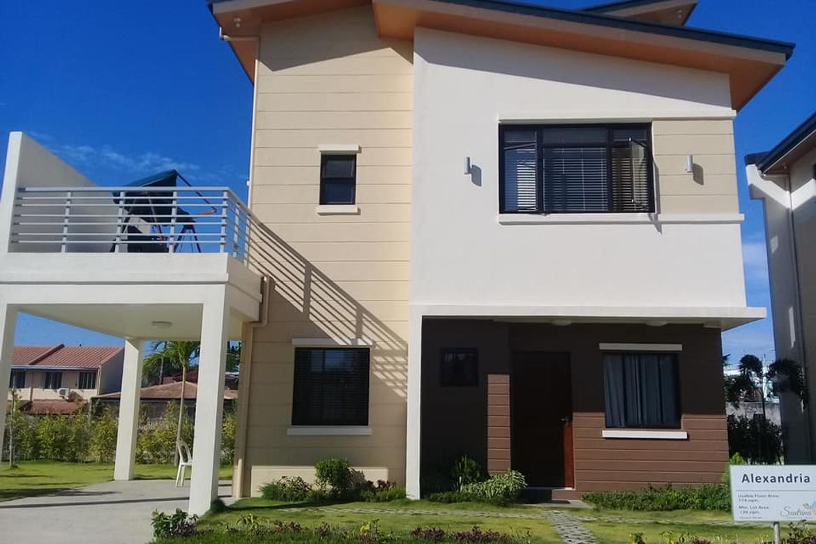 5 Bedroom House for Sale in Lawa, Calamba, Laguna