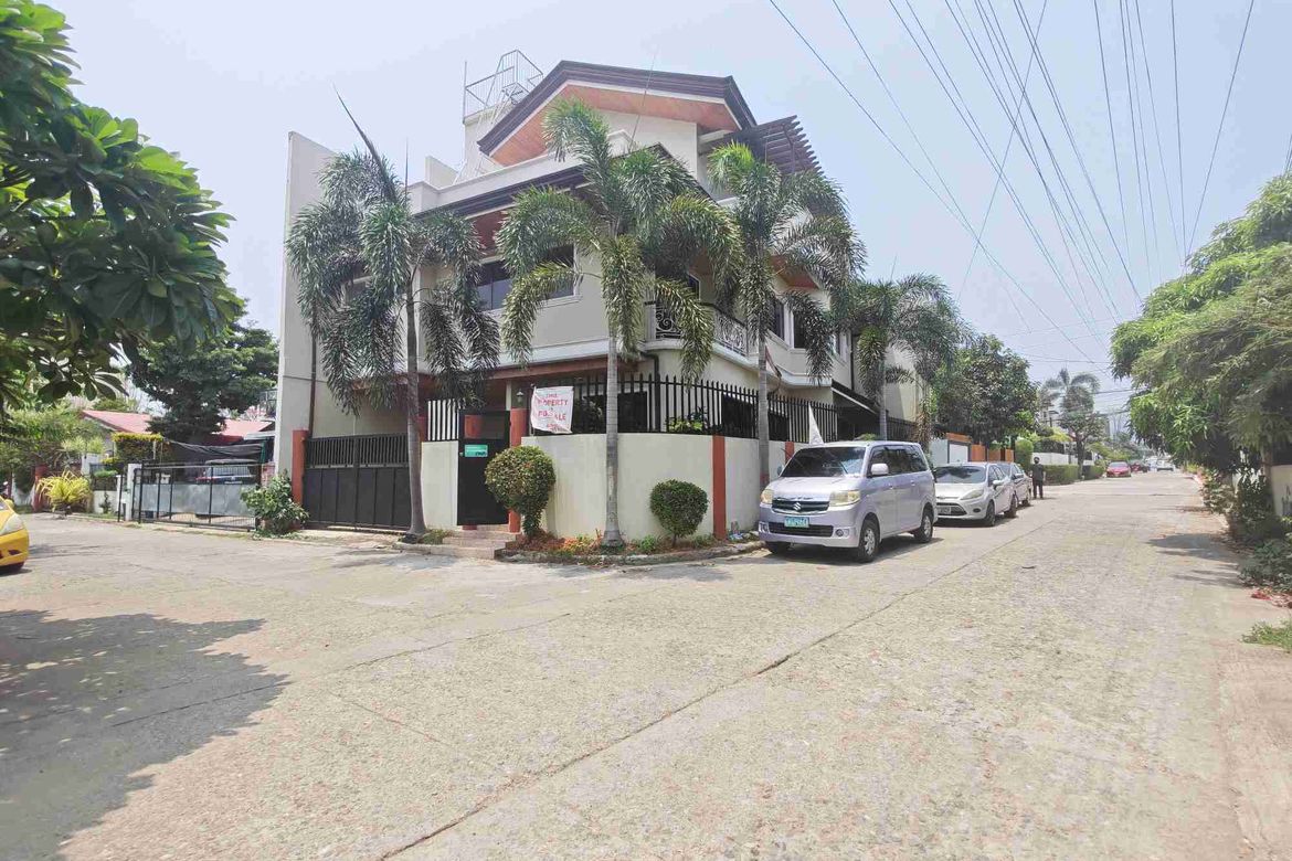 5 Bedroom House for Sale in Lawaan I, Talisay, Cebu