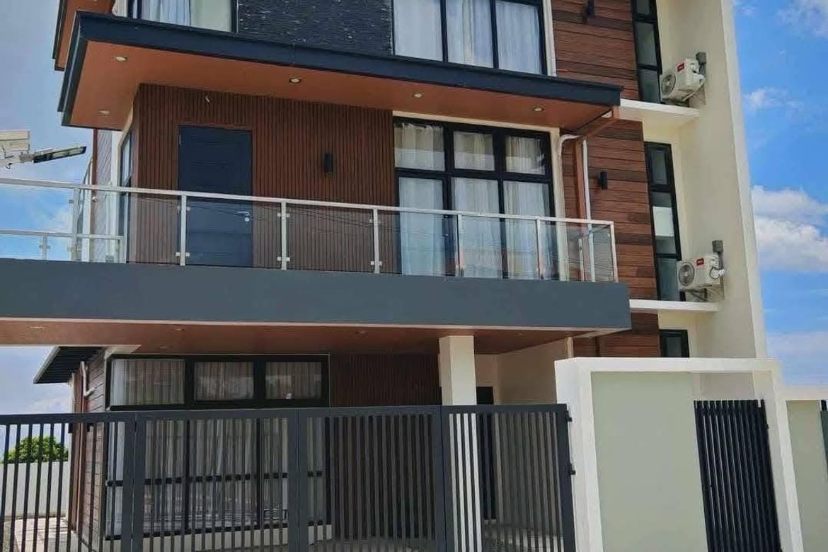 5 Bedroom House for Sale in Lawaan III, Talisay, Cebu