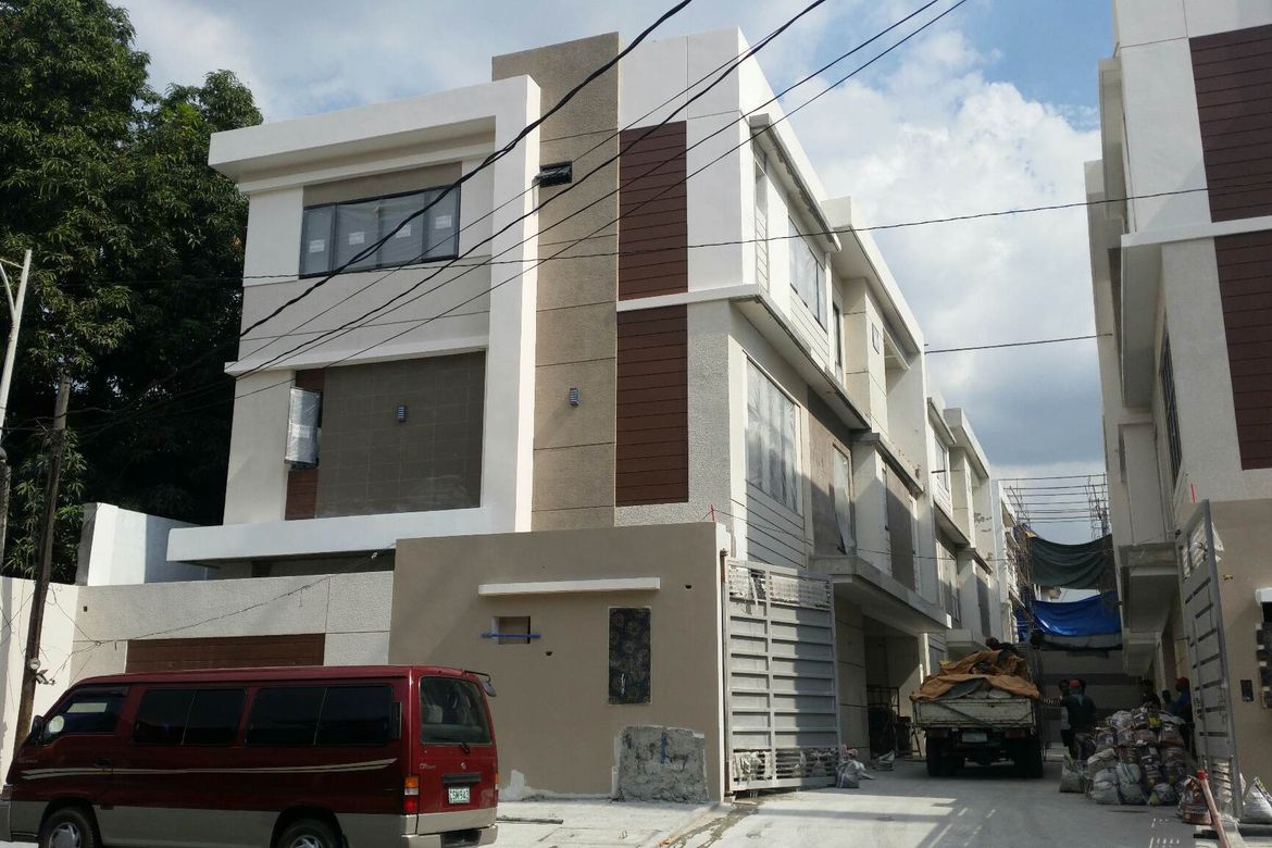 5 Bedroom House for Sale in Lourdes, Quezon City, Metro Manila