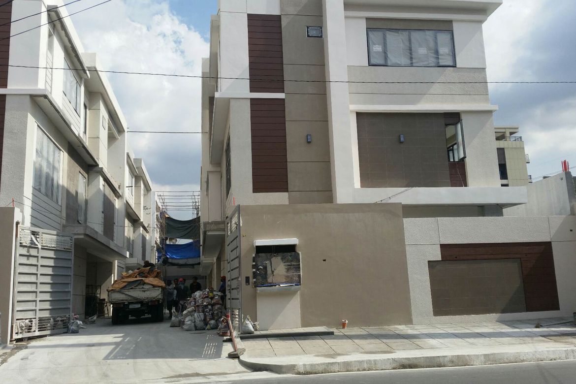 5 Bedroom House for Sale in Lourdes, Quezon City, Metro Manila – photo 8