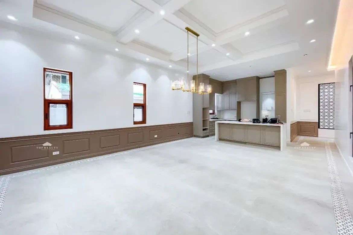5 Bedroom House for Sale in LOYOLA GRAND VILLAS, Ramon Magsaysay, Quezon City, Metro Manila near LRT-1 Roosevelt – photo 4