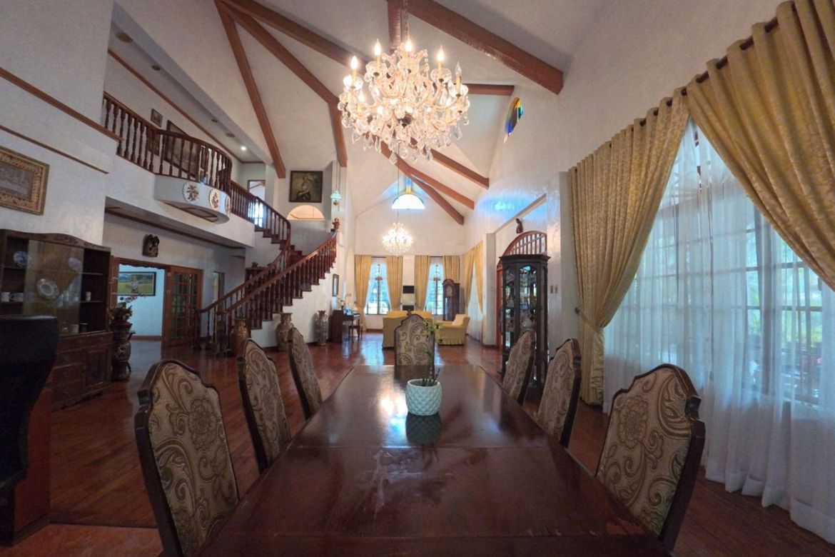 5 Bedroom House for Sale in LOYOLA GRAND VILLAS, Ramon Magsaysay, Quezon City, Metro Manila near LRT-1 Roosevelt – photo 3