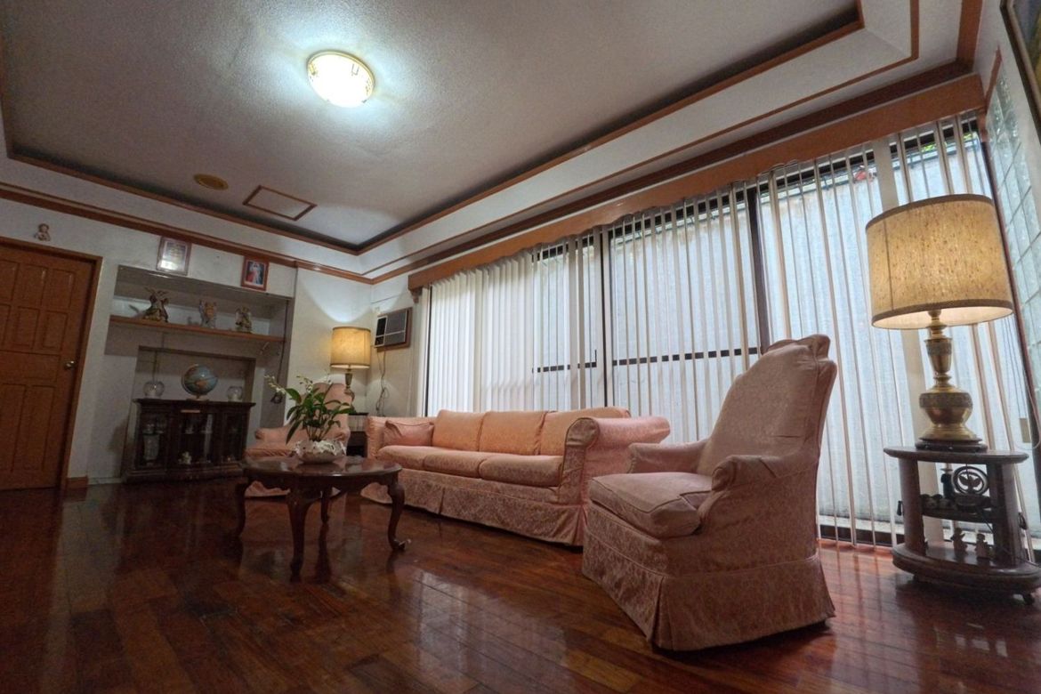 5 Bedroom House for Sale in LOYOLA GRAND VILLAS, Ramon Magsaysay, Quezon City, Metro Manila near LRT-1 Roosevelt – photo 4