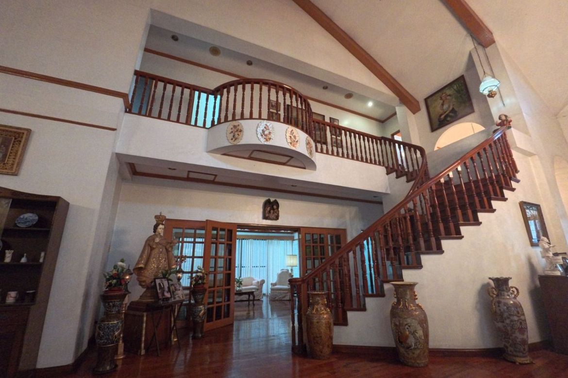 5 Bedroom House for Sale in LOYOLA GRAND VILLAS, Ramon Magsaysay, Quezon City, Metro Manila near LRT-1 Roosevelt – photo 8