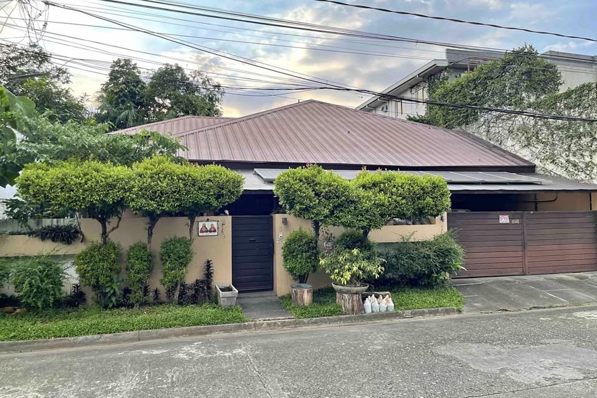 5 Bedroom House for Sale in Loyola Heights, Quezon City, Metro Manila