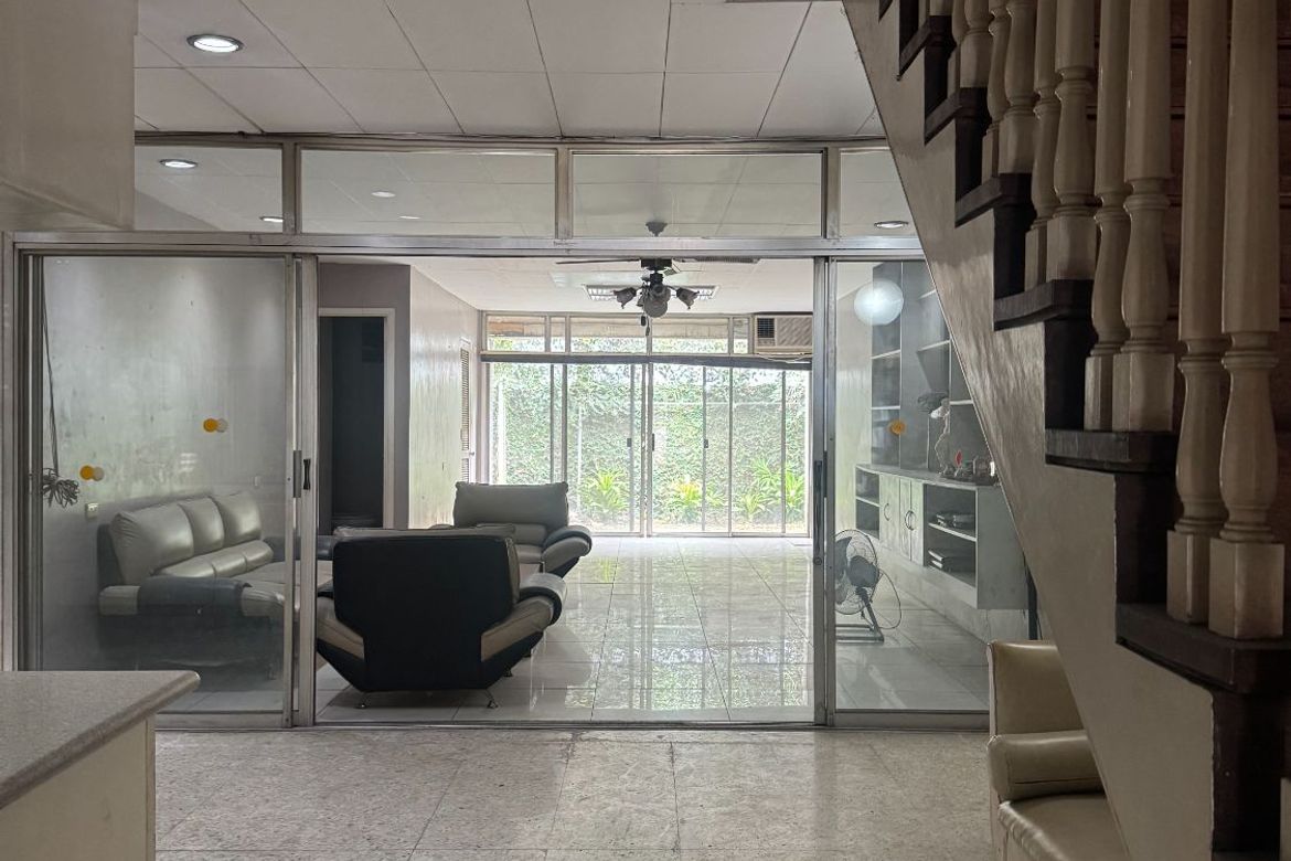5 Bedroom House for Sale in Magallanes Village, Magallanes, Makati, Metro Manila near MRT-3 Magallanes