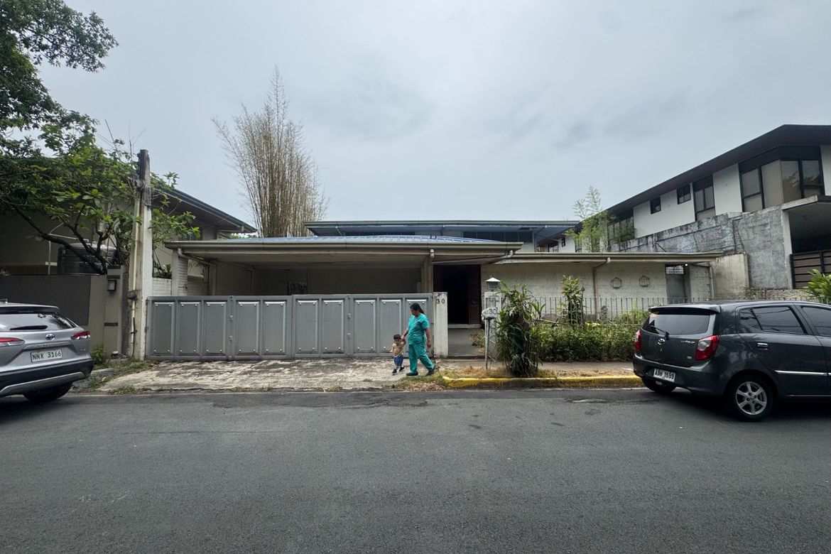 5 Bedroom House for Sale in Magallanes Village, Magallanes, Makati, Metro Manila near MRT-3 Magallanes – photo 3