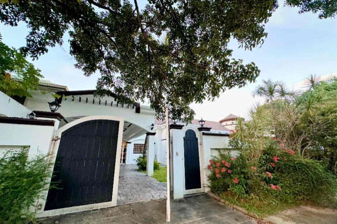 5 Bedroom House for Sale in Malabanias, Angeles, Pampanga