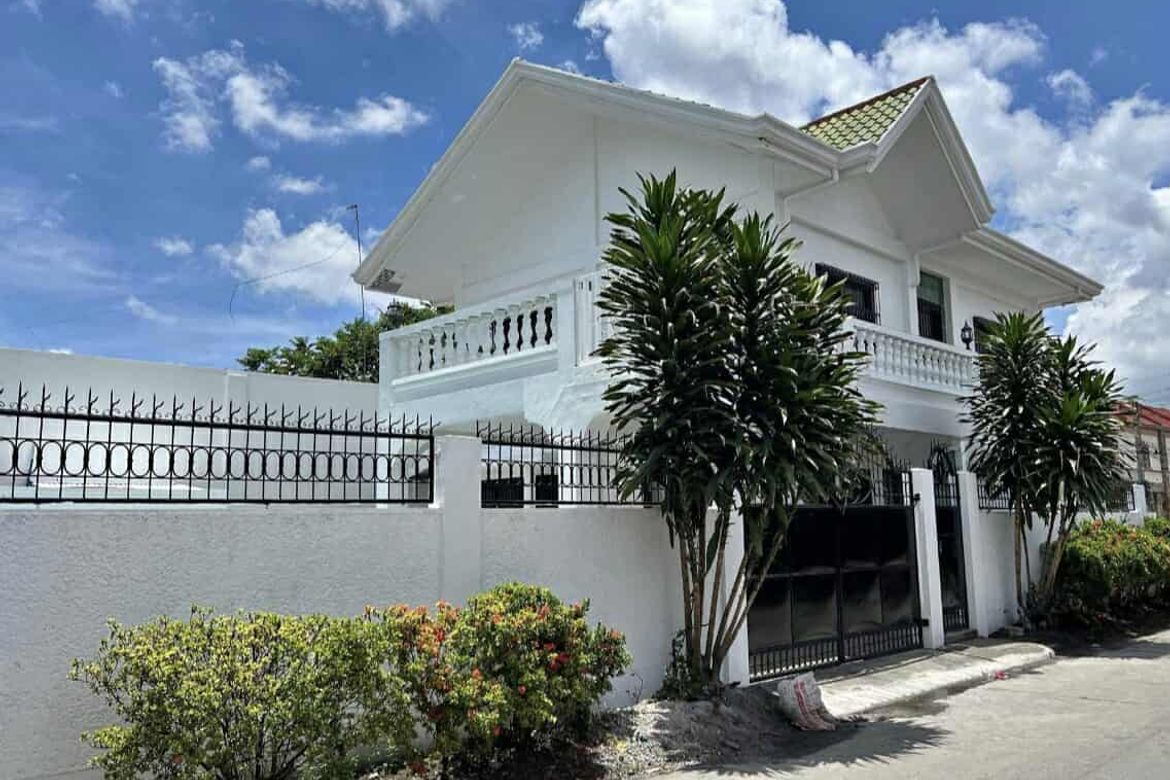 5 Bedroom House for Sale in Malabanias, Angeles, Pampanga