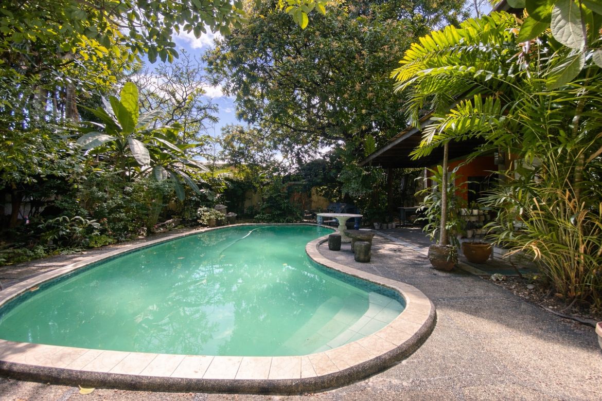 5 Bedroom House for Sale in Malate, Manila, Metro Manila near LRT-1 Pedro Gil