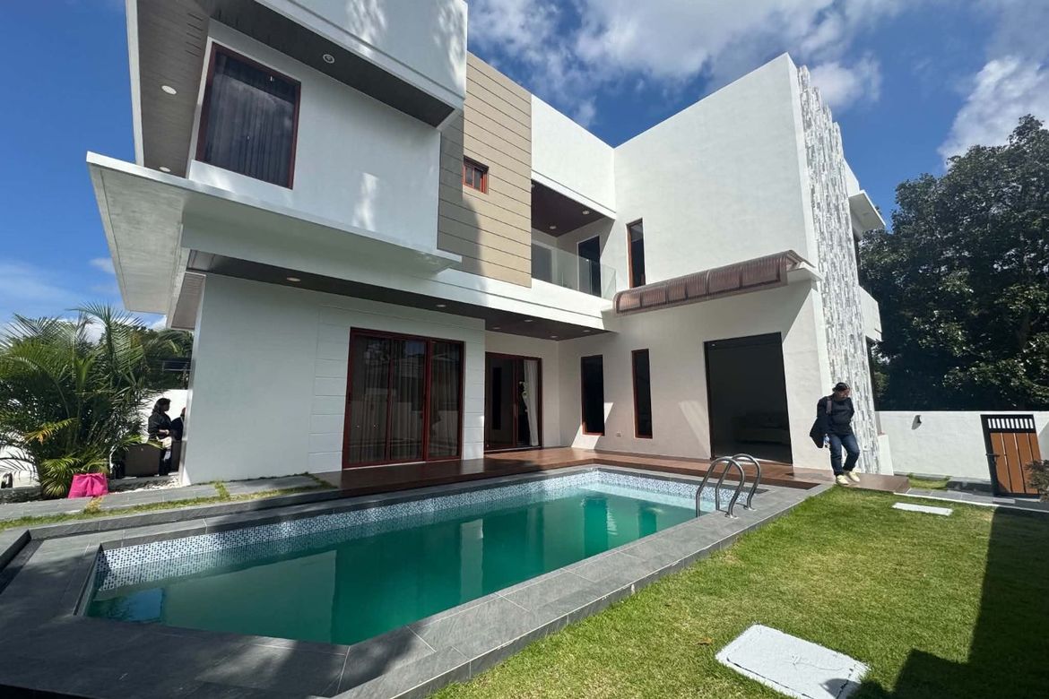 5 Bedroom House for Sale in Mangas I, Alfonso, Cavite