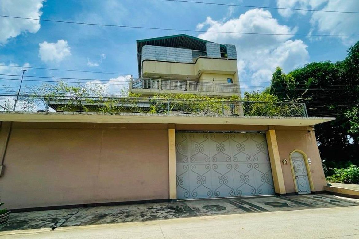 5 Bedroom House for Sale in Manggahan, General Trias, Cavite