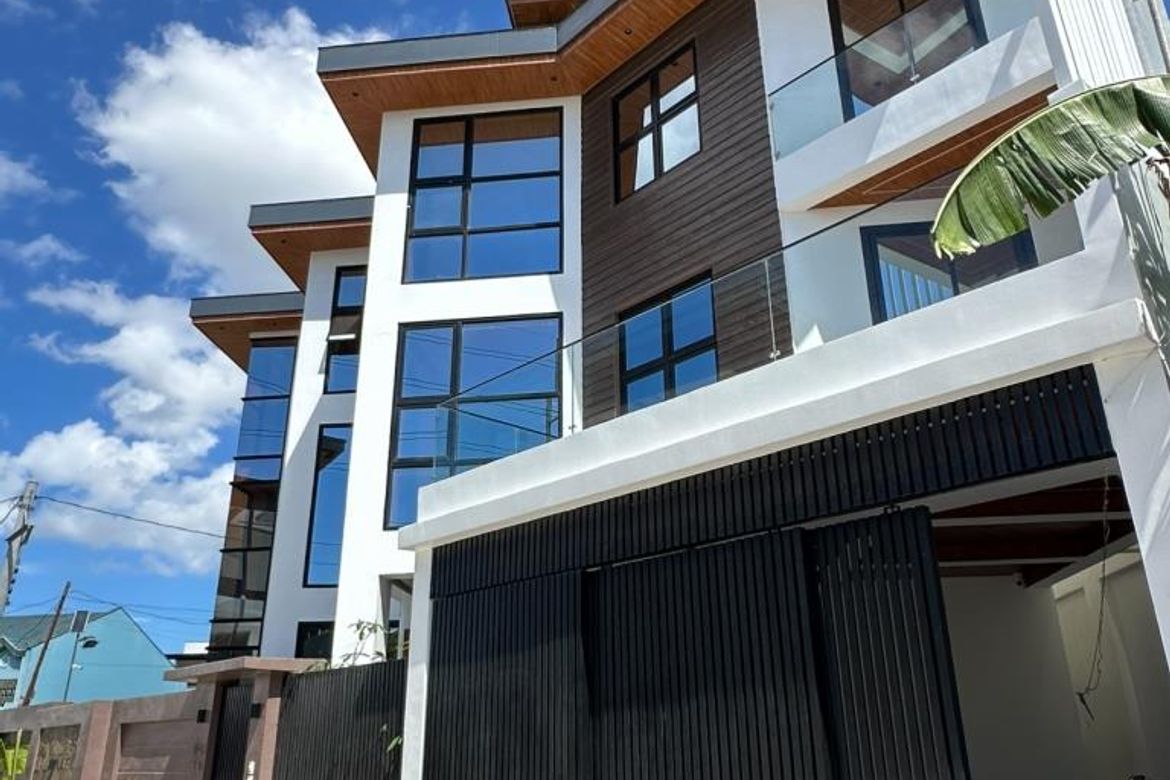 5 Bedroom House for Sale in Manggahan, Pasig, Metro Manila