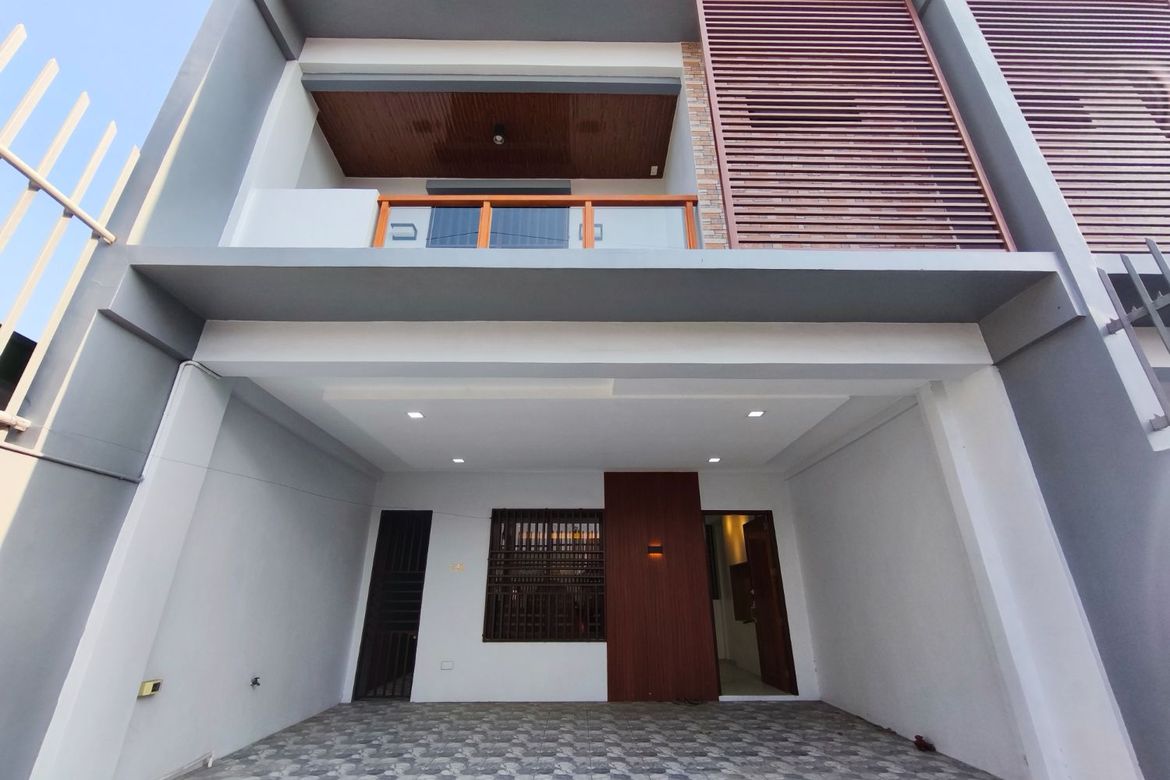 5 Bedroom House for Sale in Manuyo Uno, Las Piñas, Metro Manila – photo 2