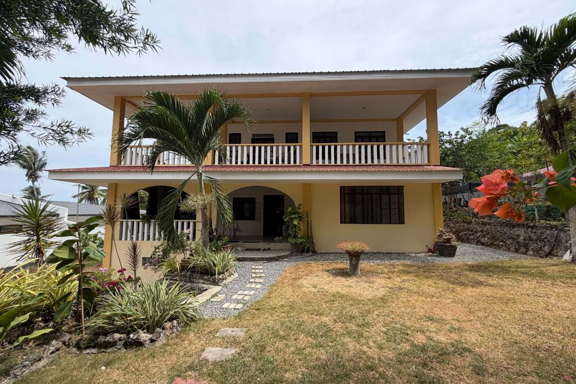 5 Bedroom House for Sale in Mayacabac, Dauis, Bohol