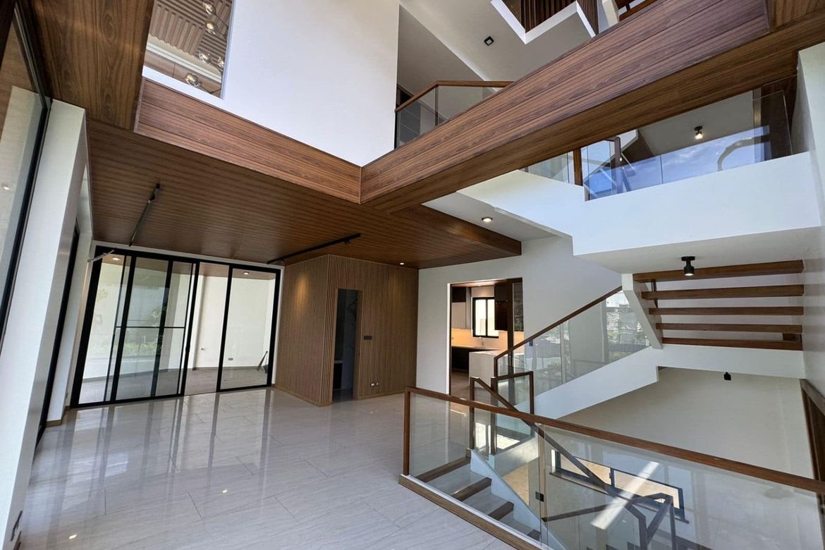 5 Bedroom House for Sale in McKinley Hill, Taguig, Metro Manila – photo 2