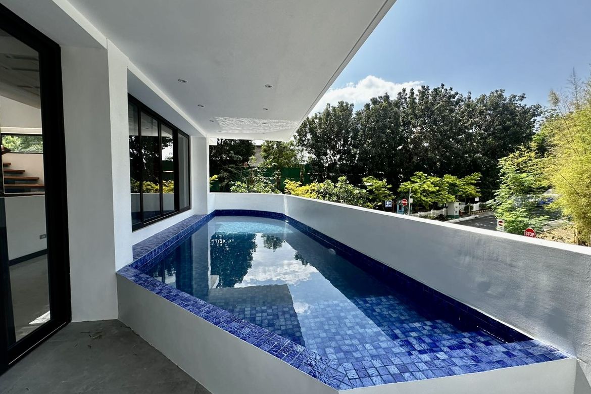5 Bedroom House for Sale in McKinley Hill, Taguig, Metro Manila
