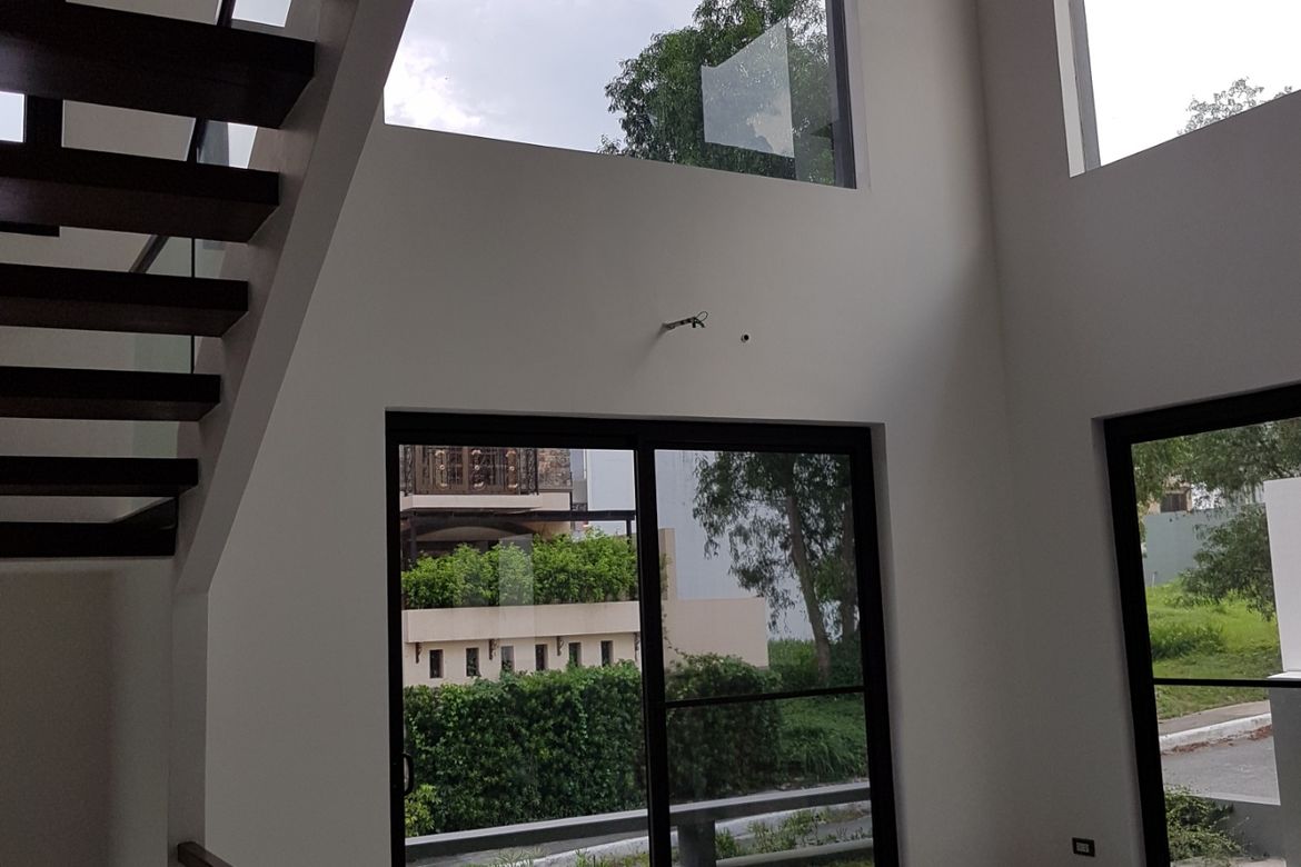 5 Bedroom House for Sale in McKinley Hill Village, McKinley Hill, Taguig, Metro Manila