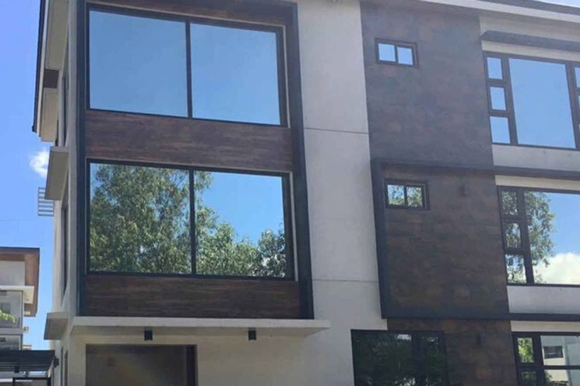 5 Bedroom House for Sale in McKinley Hill Village, McKinley Hill, Taguig, Metro Manila
