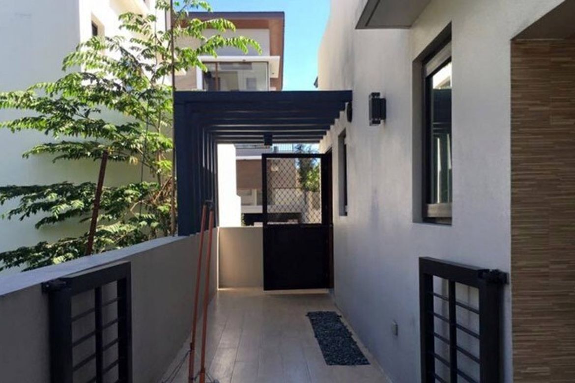 5 Bedroom House for Sale in McKinley Hill Village, McKinley Hill, Taguig, Metro Manila – photo 2