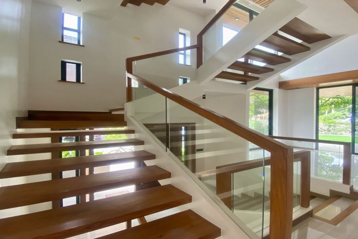 5 Bedroom House for Sale in McKinley Hill Village, McKinley Hill, Taguig, Metro Manila – photo 3