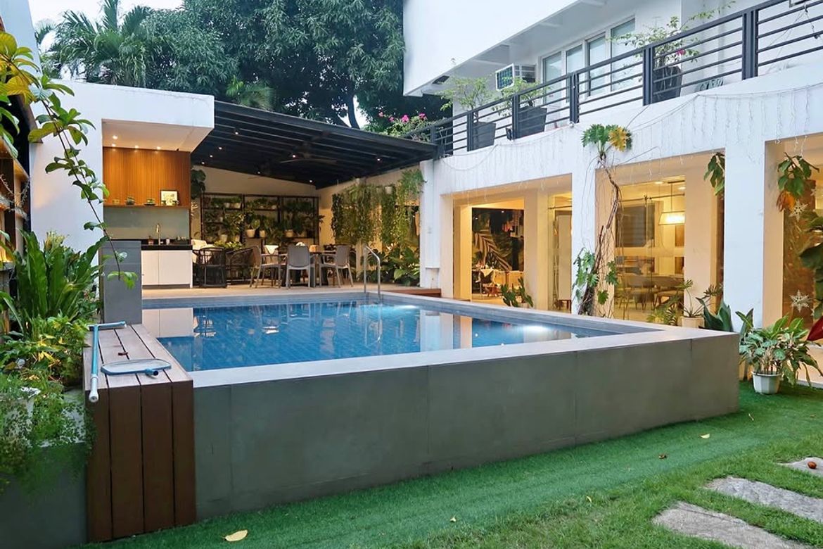 5 Bedroom House for Sale in Merville, Parañaque, Metro Manila
